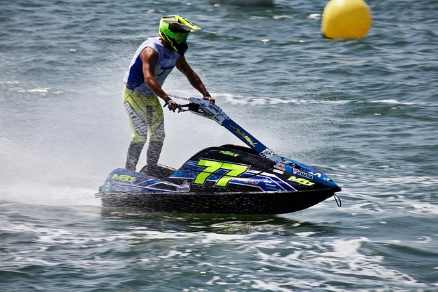 暖！詹姆斯拥抱了6年前被他撞倒的工作人员.